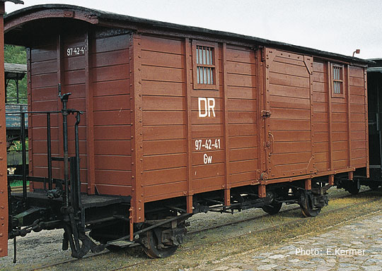Narrow gauge box car<br /><a href='images/pictures/Roco/34552.jpg' target='_blank'>Full size image</a>